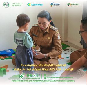 Read more about the article KUNJUNGAN IBU BUPATI PADA PUSAT PEMULIHAN GIZI KABUPATEN LANDAK